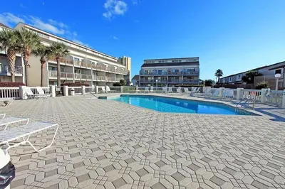 a courtyard with a swimming pool in a building at Endless Summer D5 in Panama City Beach