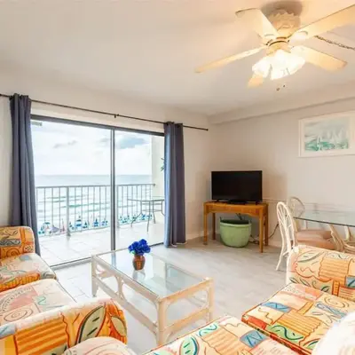 The Summit 618 - Bright Waterfront Condo